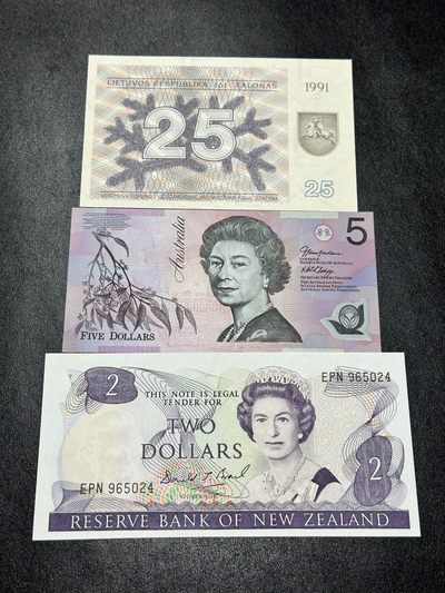 《外钞收藏家》第二百九十四期（连拍第二场） - 三张精美小钞一起 UNC- 品相参考图片