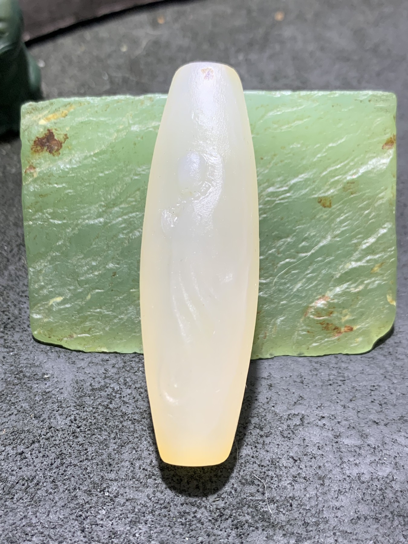 精美高玉化亚光海洋玉髓手工俏色巧雕无相佛，佛在心中，意境大桶珠一个！