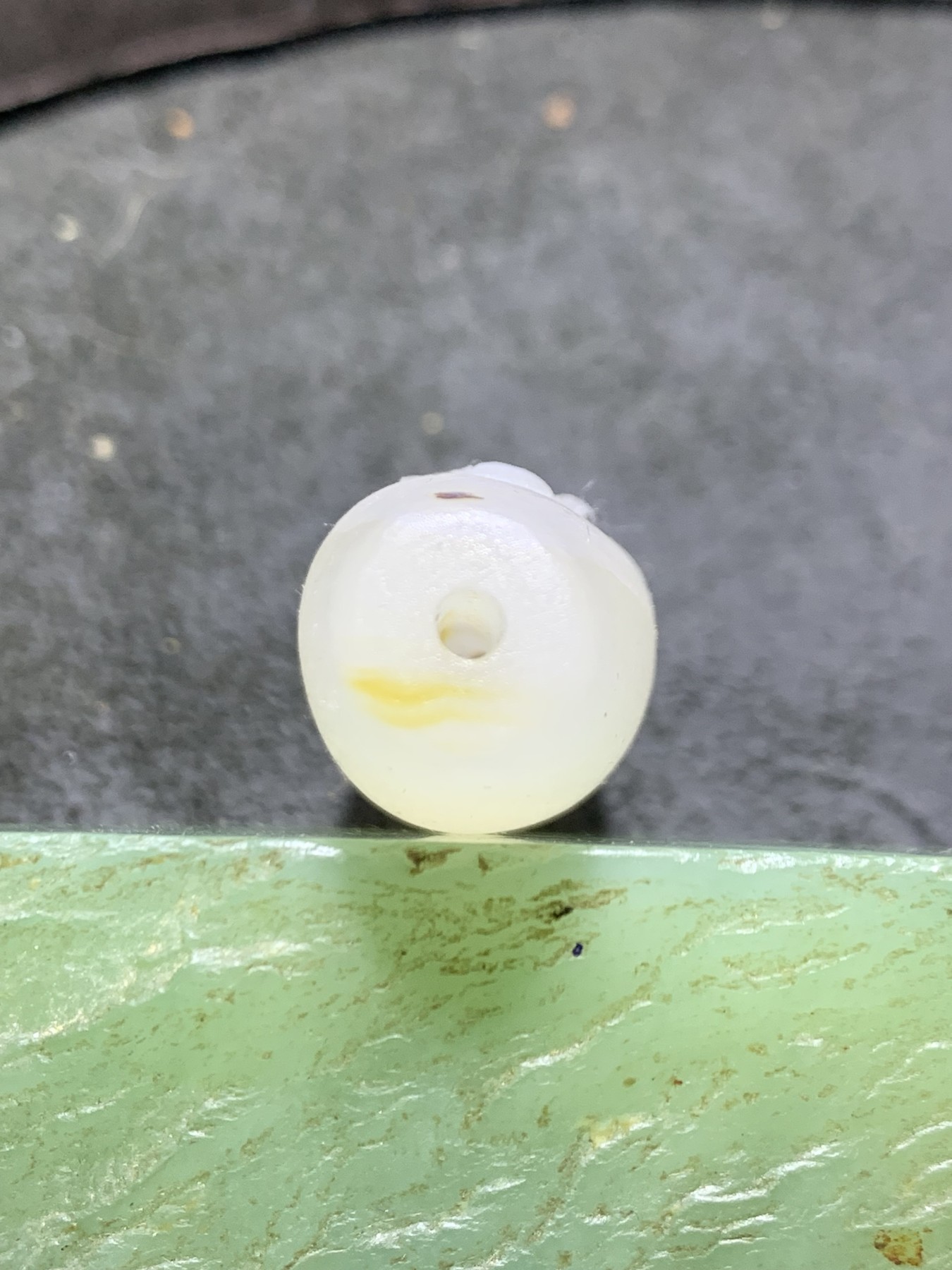 精美高玉化亚光海洋玉髓手工俏色巧雕无相佛，佛在心中，意境大桶珠一个！