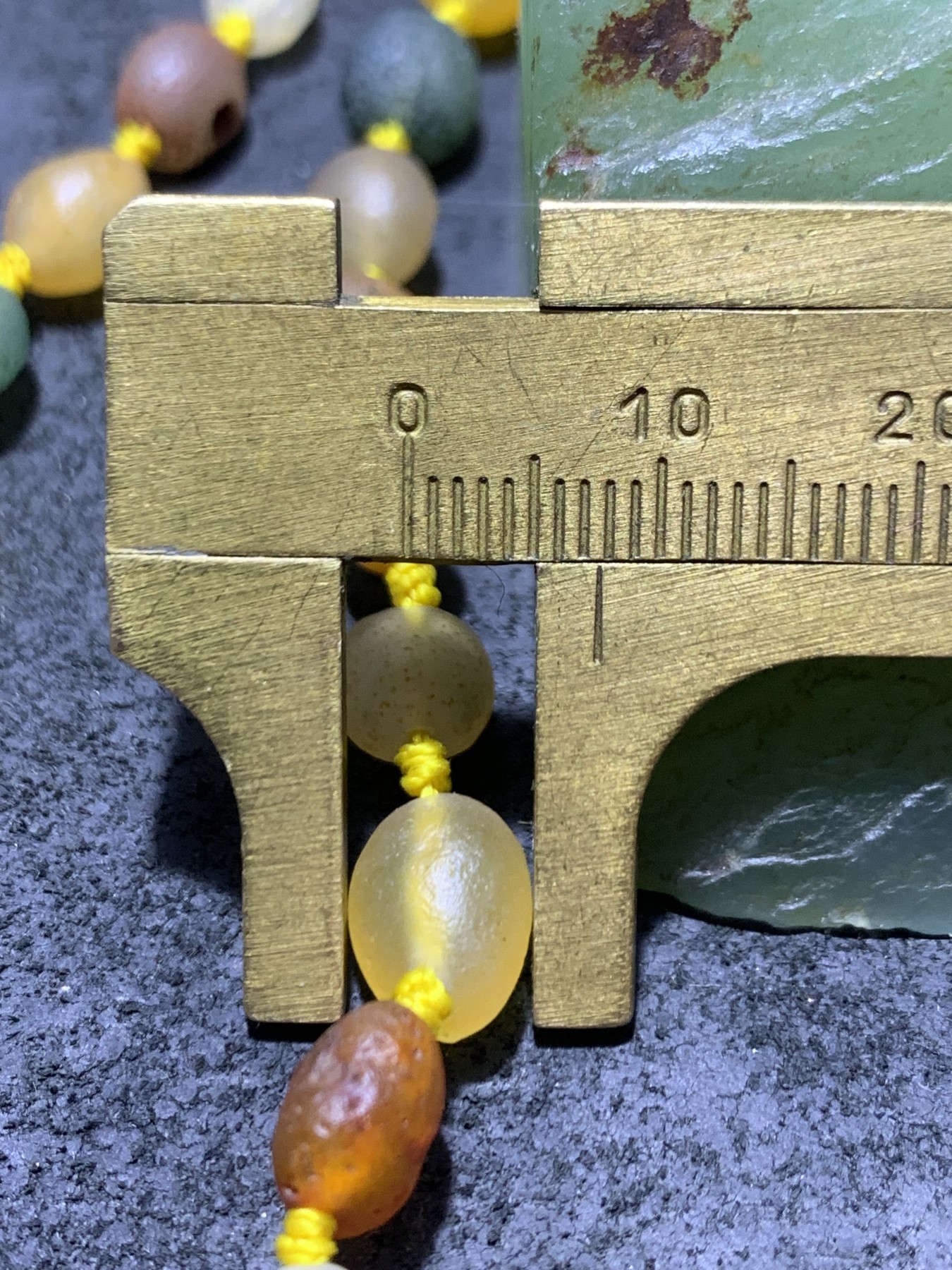 精美天然阿拉善108彩珠玛瑙项链(手串)一条，