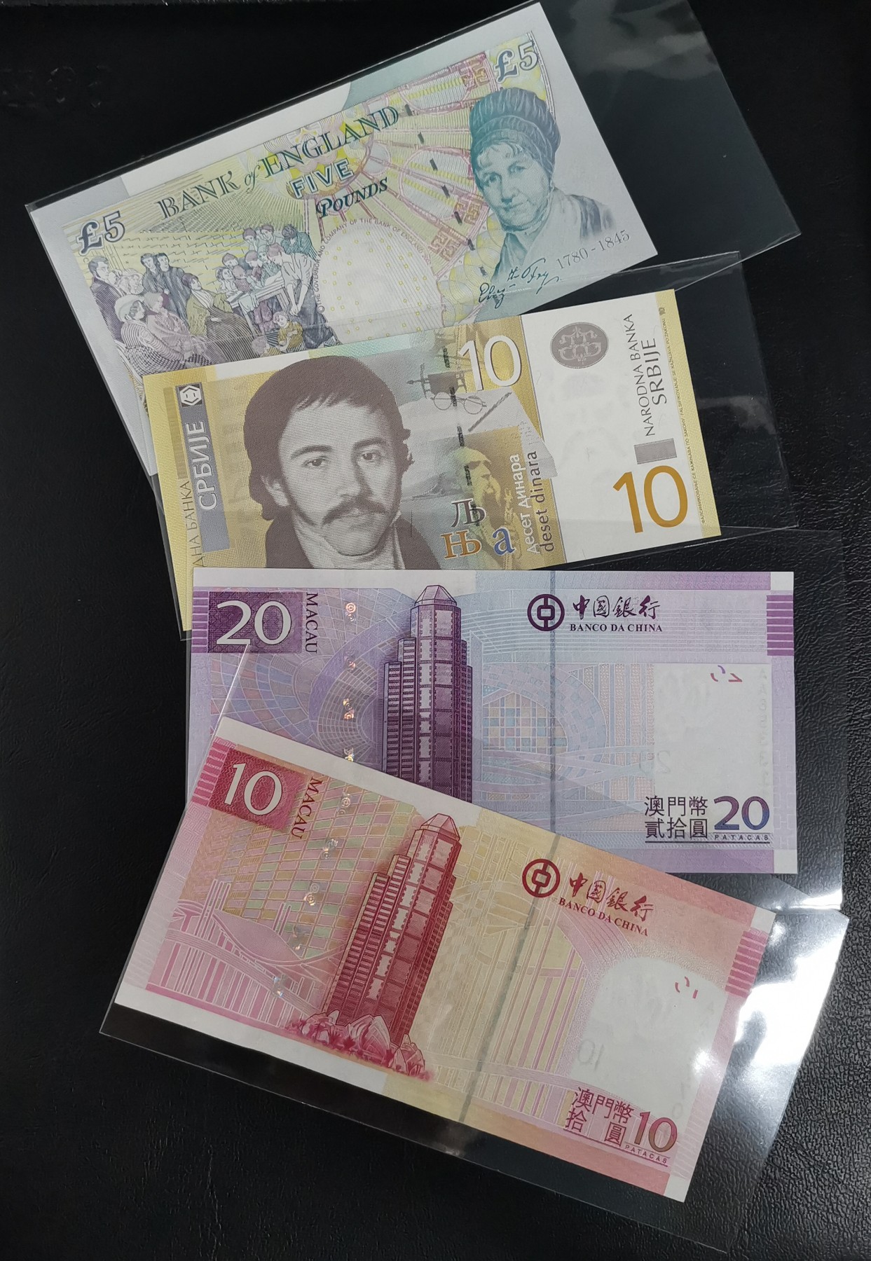《张总收藏》116期-外币精品荟萃 (4张一组)英国E序列再版5镑 塞尔维亚10第纳尔AA冠 2008年澳门中国银行AA冠10元20元靓号双尾