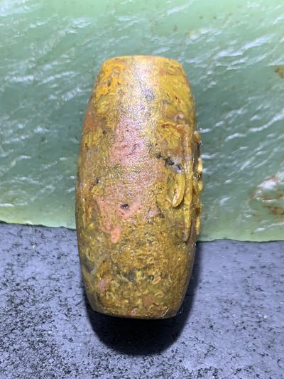 精美黄金草花纹亚光战国红玛瑙手工雕刻悟字桶珠一个， 精美黄金草花纹亚光战国红玛瑙手工雕刻悟字桶珠一个，