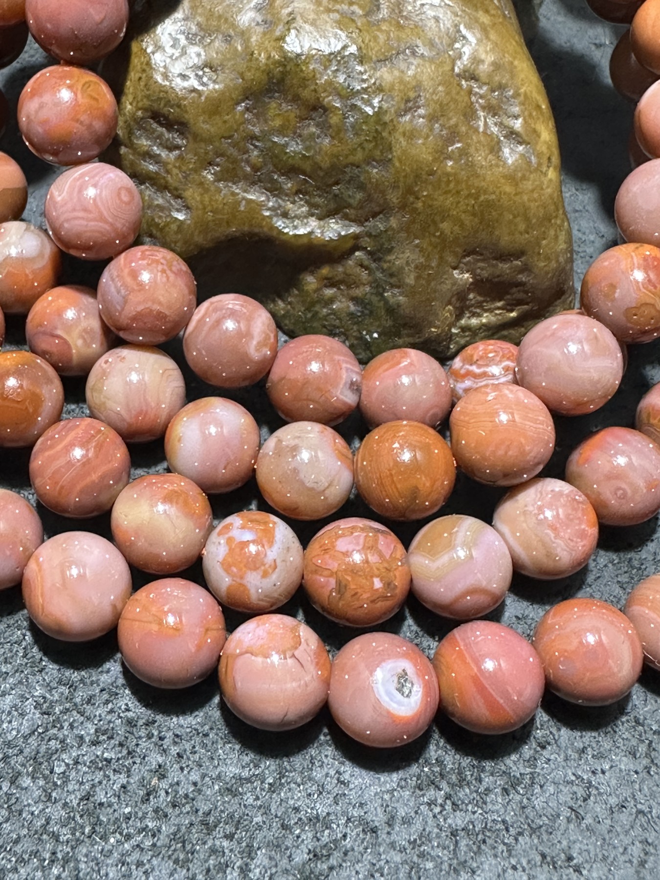 精美川料南红玛瑙108手串（ 项链）一条，