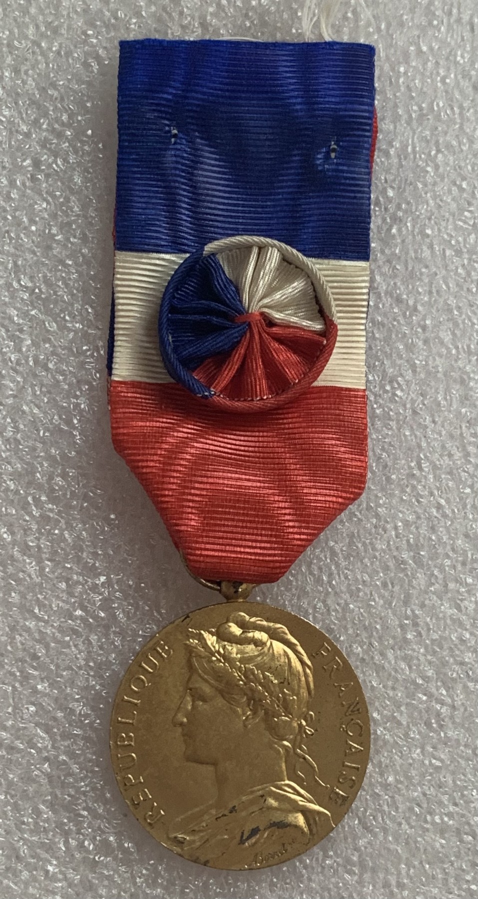 瓶子🏺第106期拍卖会  法国1959年镀金银质劳动奖章  13.5克