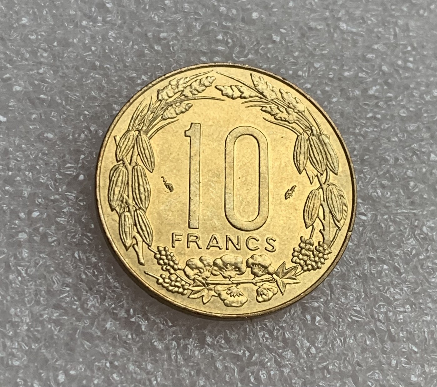 瓶子🏺第106期拍卖会  全新 中非1983年10法郎硬币 大角斑羚