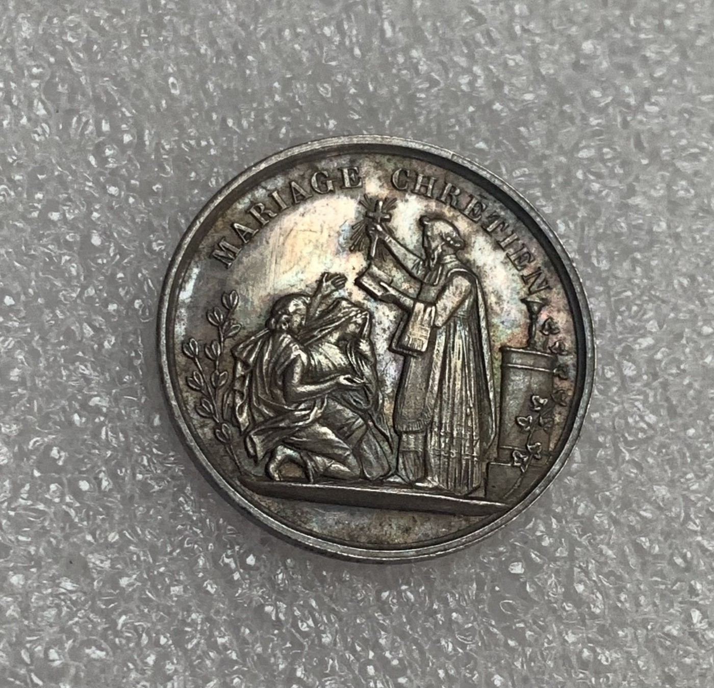 瓶子🏺第106期拍卖会  法国19世纪银质婚章  23毫米5.3克