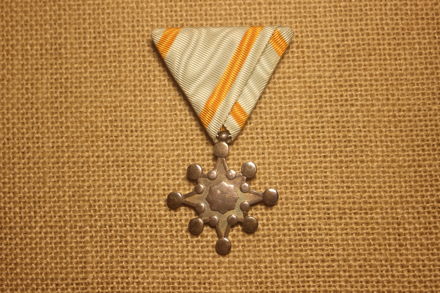 八等瑞宝章，明治式样，厂标“美” 