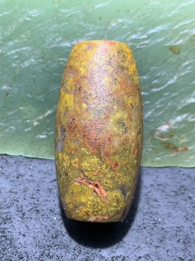 精美黄金草花纹亚光战国红玛瑙手工雕刻悟字桶珠一个， 精美黄金草花纹亚光战国红玛瑙手工雕刻悟字桶珠一个，