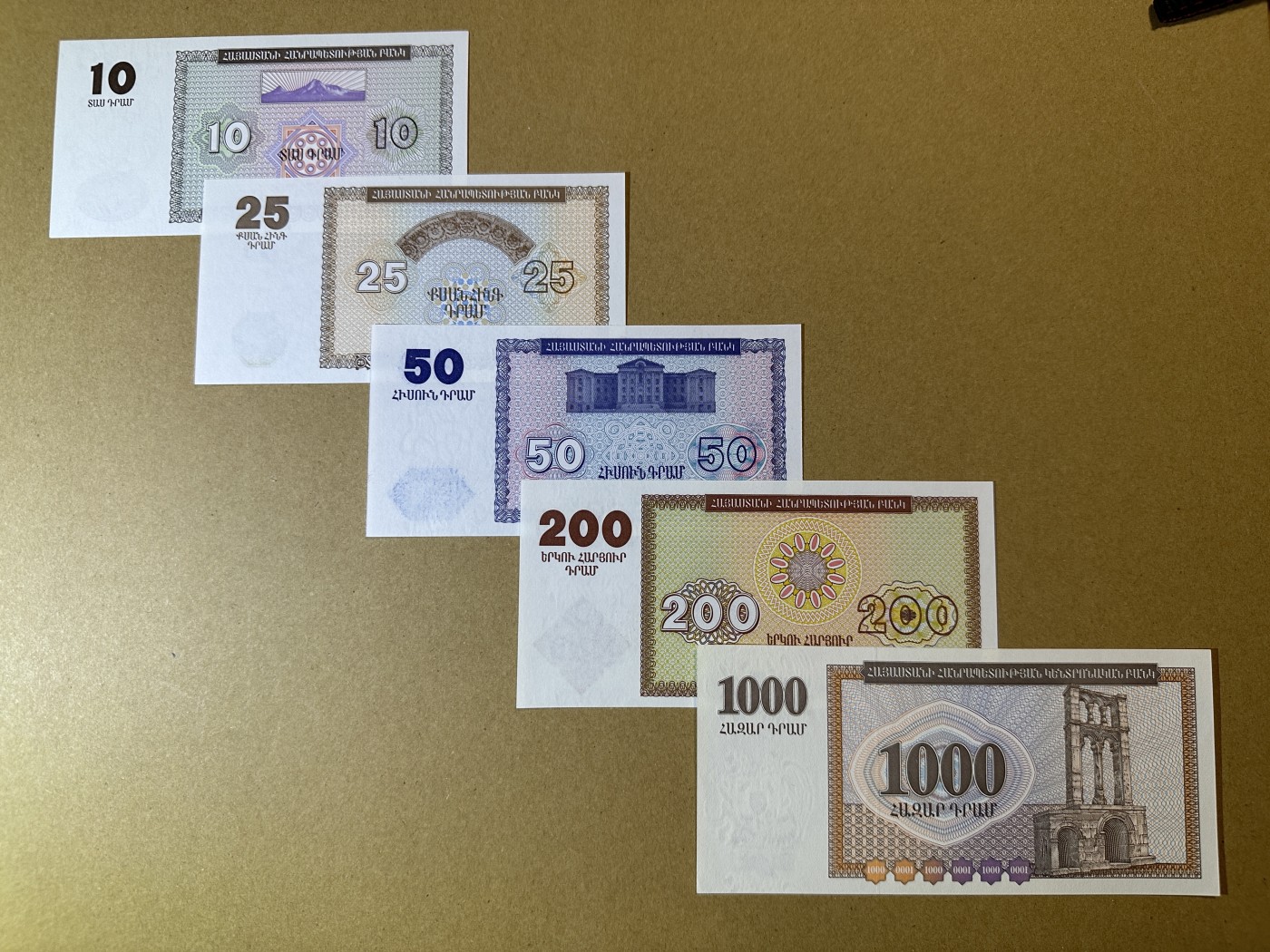 《张总收藏》116期-外币精品荟萃 亚美尼亚10-1000德拉姆5张 UNC 1993-1995年版 200、1000边缘轻微荧光