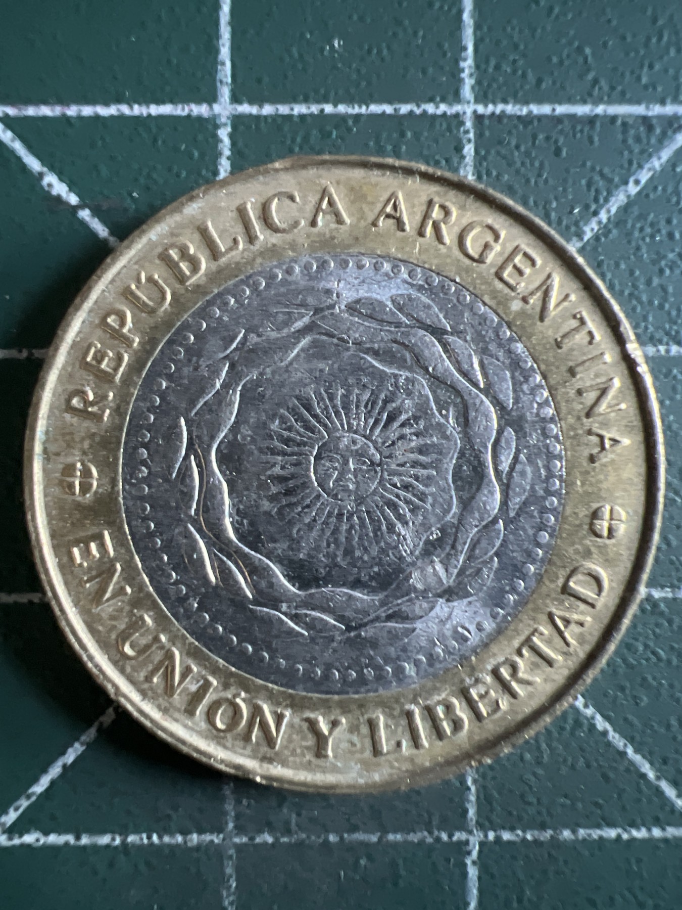 第432期 硬币专场 （无押金，捡漏，全场20包邮，偏远地区除外，接收代拍业务） 阿根廷2比索 太阳神双色