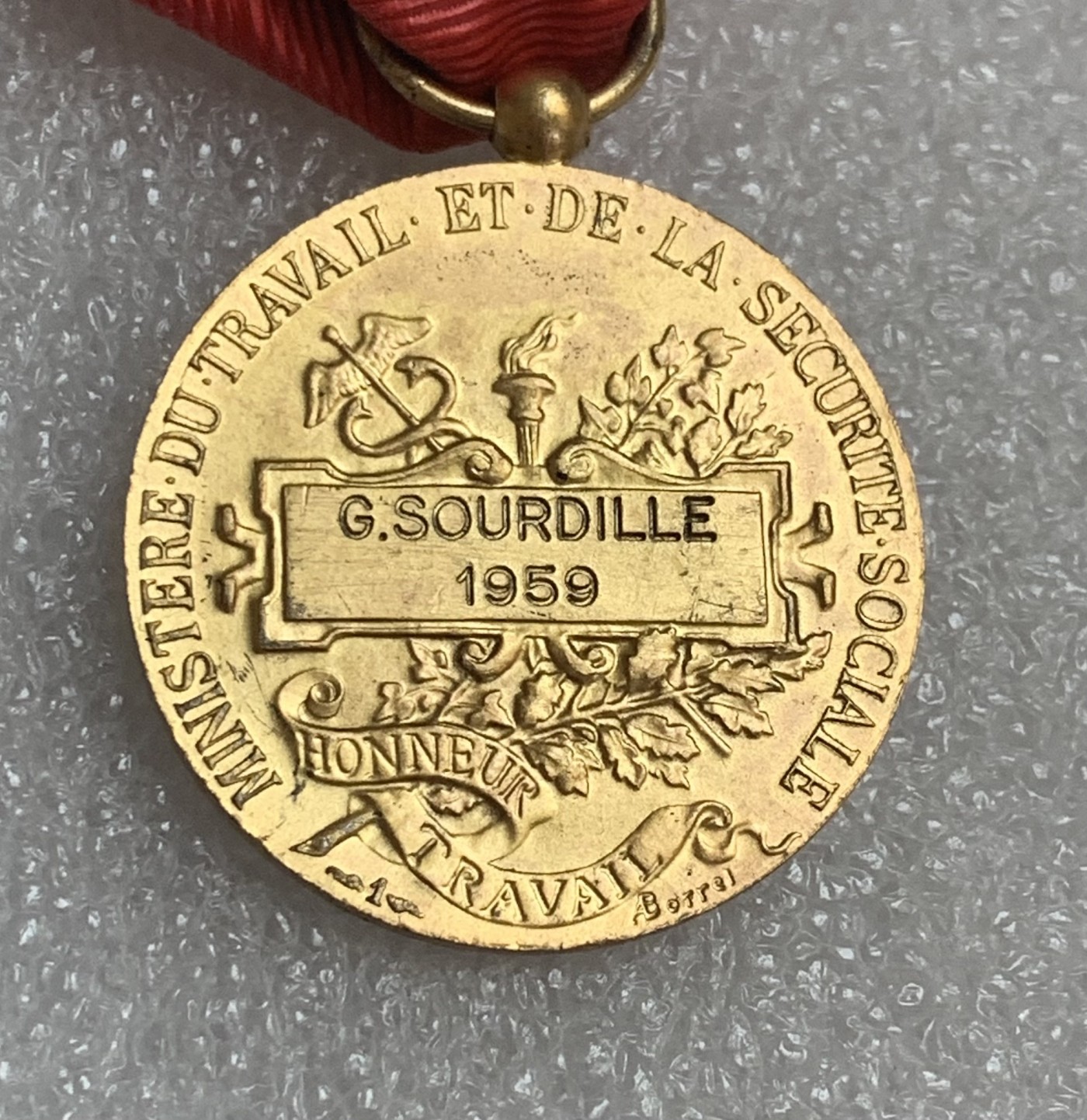 瓶子🏺第106期拍卖会  法国1959年镀金银质劳动奖章  13.5克