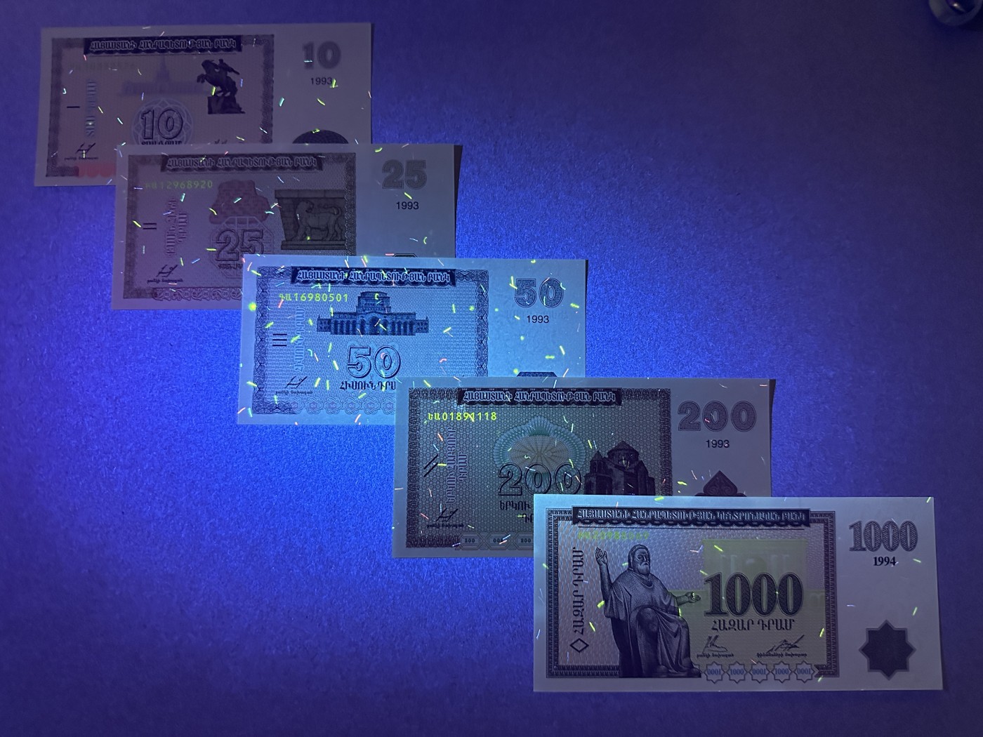 《张总收藏》116期-外币精品荟萃 亚美尼亚10-1000德拉姆5张 UNC 1993-1995年版 200、1000边缘轻微荧光