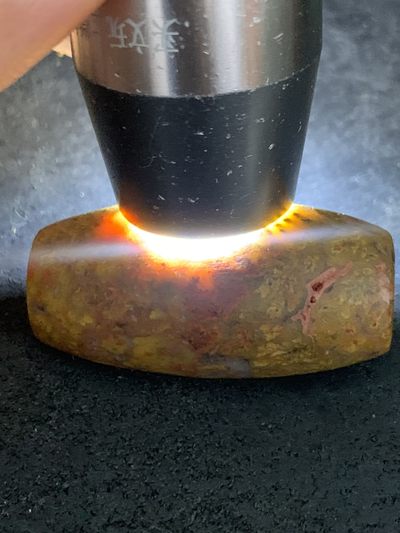 精美黄金草花纹亚光战国红玛瑙手工雕刻悟字桶珠一个， 精美黄金草花纹亚光战国红玛瑙手工雕刻悟字桶珠一个，