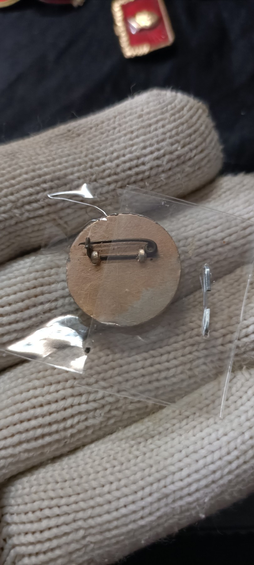 全场0起0押金！ 精品像章，红色文献！ 特殊红色题材，红岩！