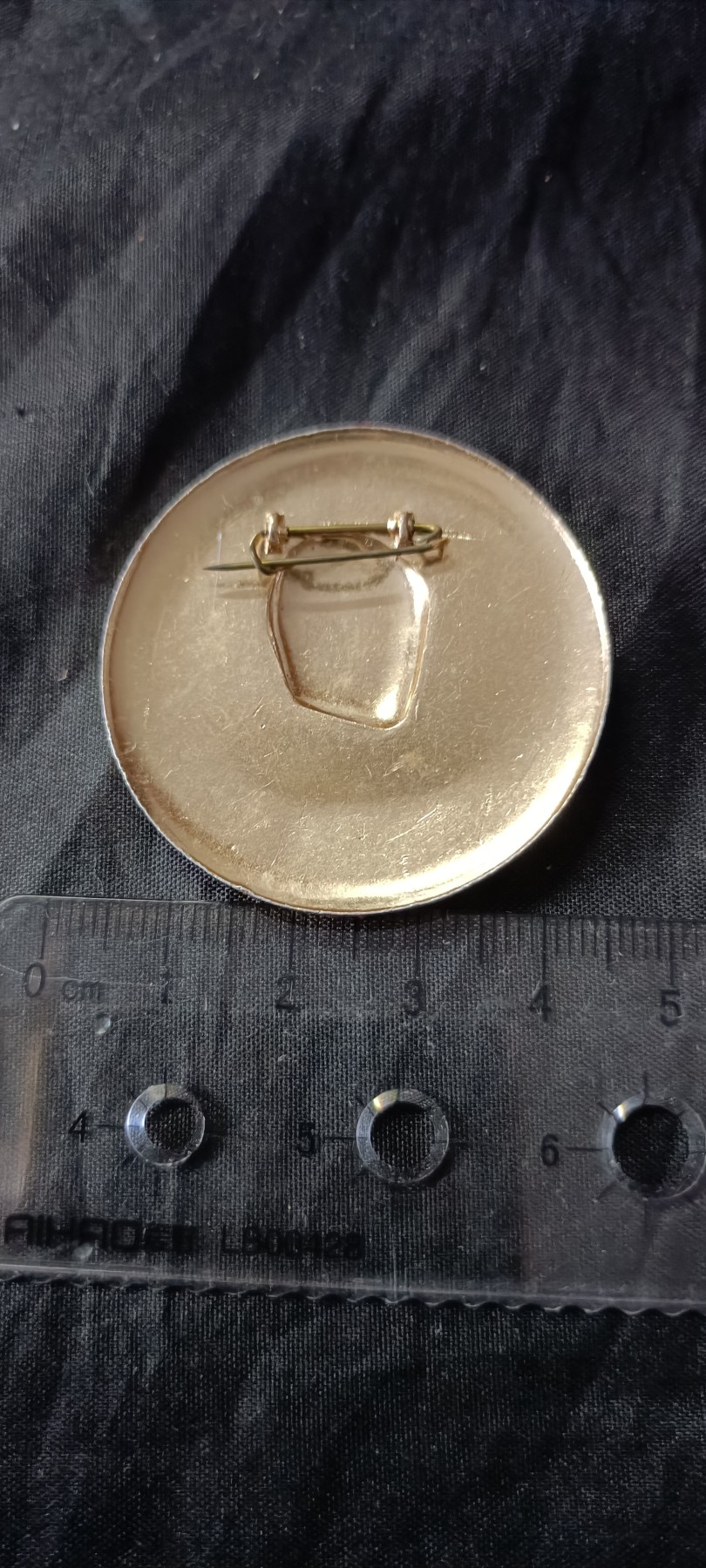 全场0起0押金！ 精品像章，红色文献！ 少见大背头葵花花纹章