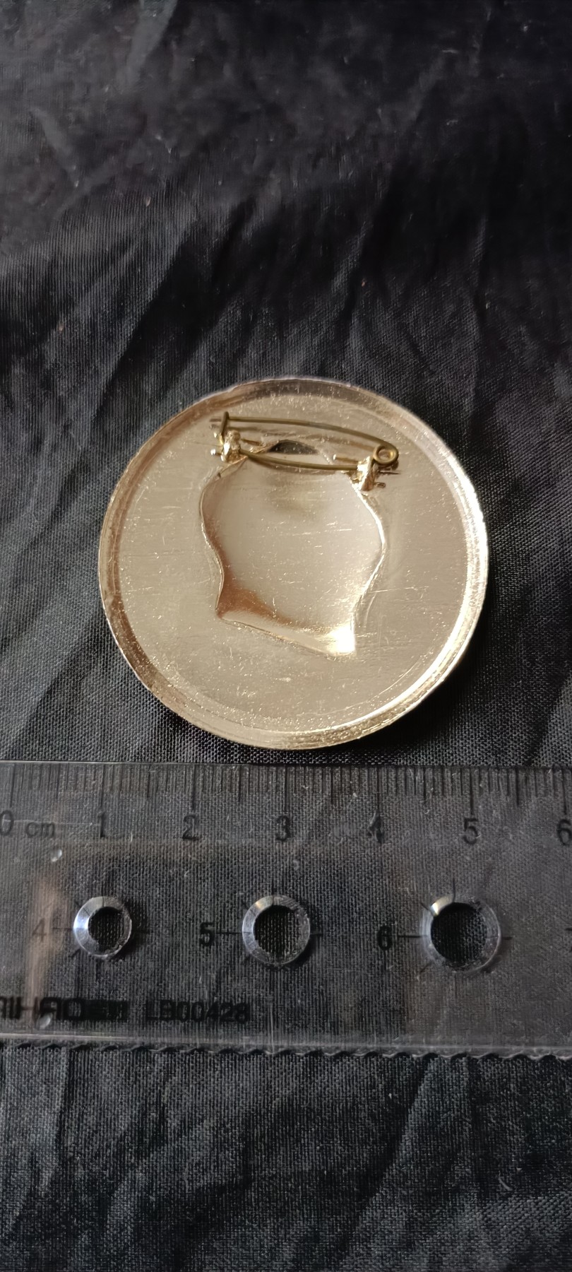 全场0起0押金！ 精品像章，红色文献！ 少见内五角星！