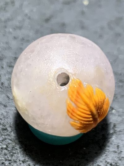 精美亚光冰飘战国红玛瑙手工俏色巧雕一夜成佛意境珠一颗！ 精美亚光冰飘战国红玛瑙手工俏色巧雕一夜成佛意境珠一颗！