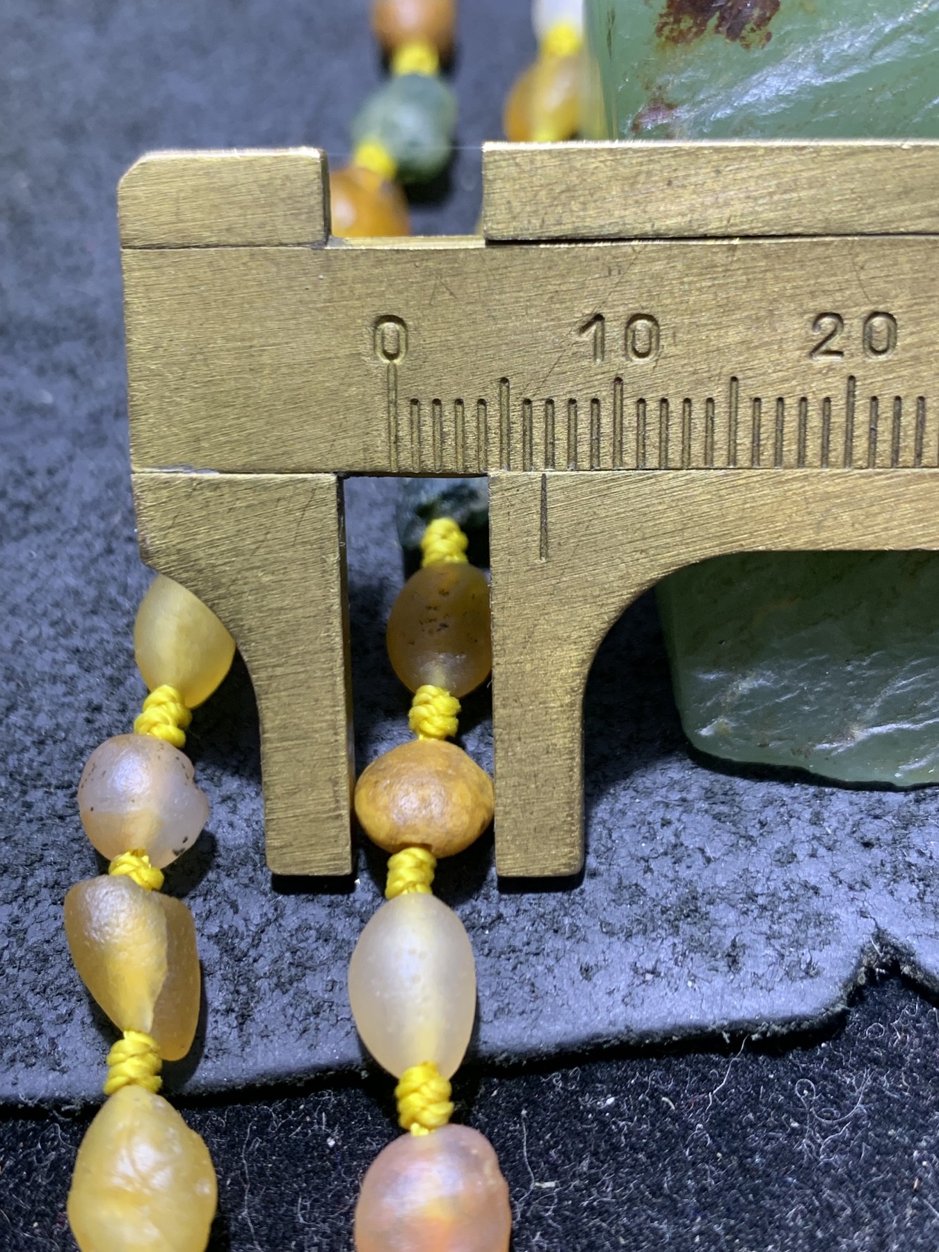 精美天然阿拉善108彩珠玛瑙项链(手串)一条