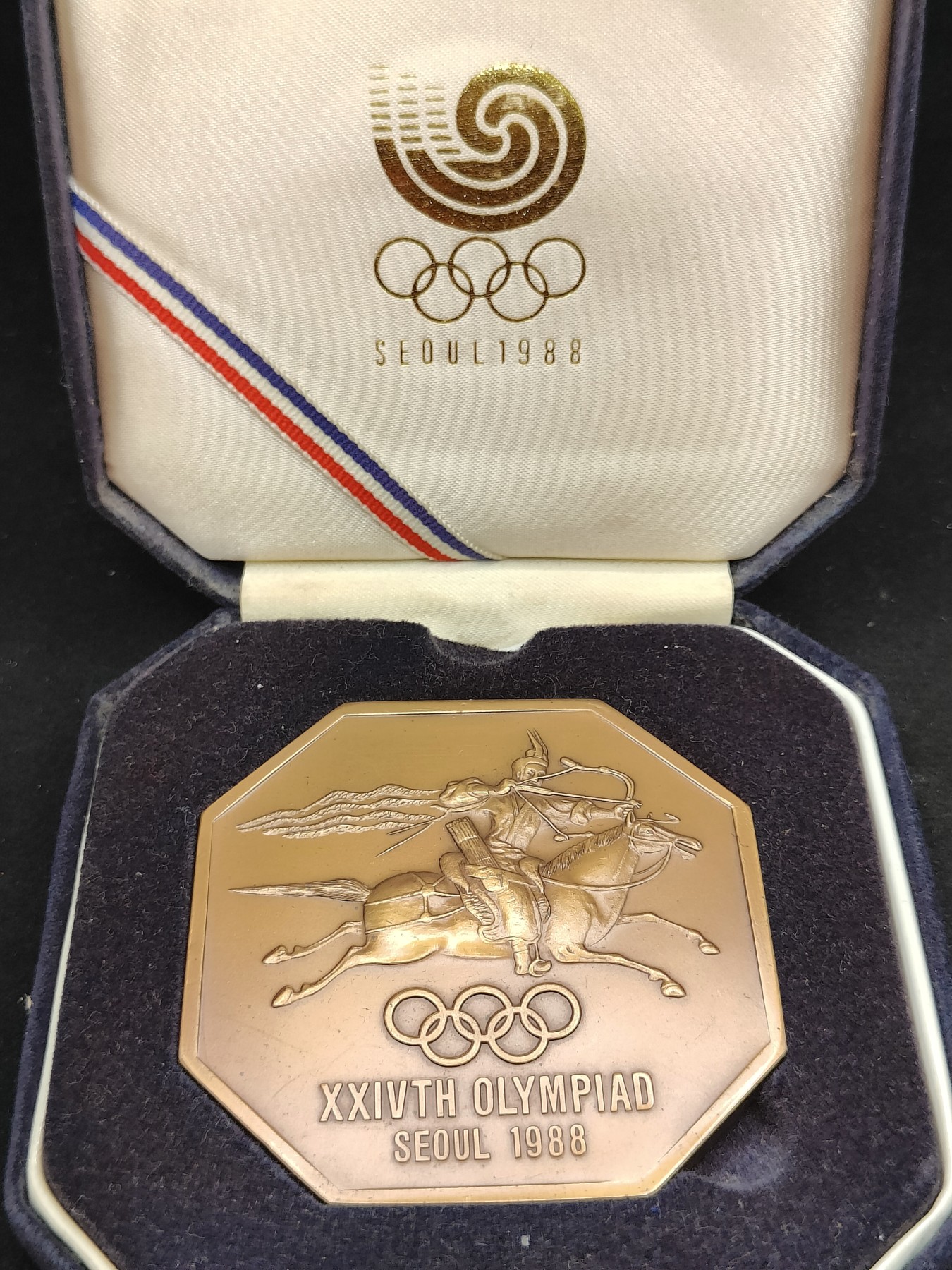 全场0元起拍 第86期 咸鱼国勋章拍卖专场 8月30日（周三）下午6：00开始 韩国首尔奥运会大号纪念章