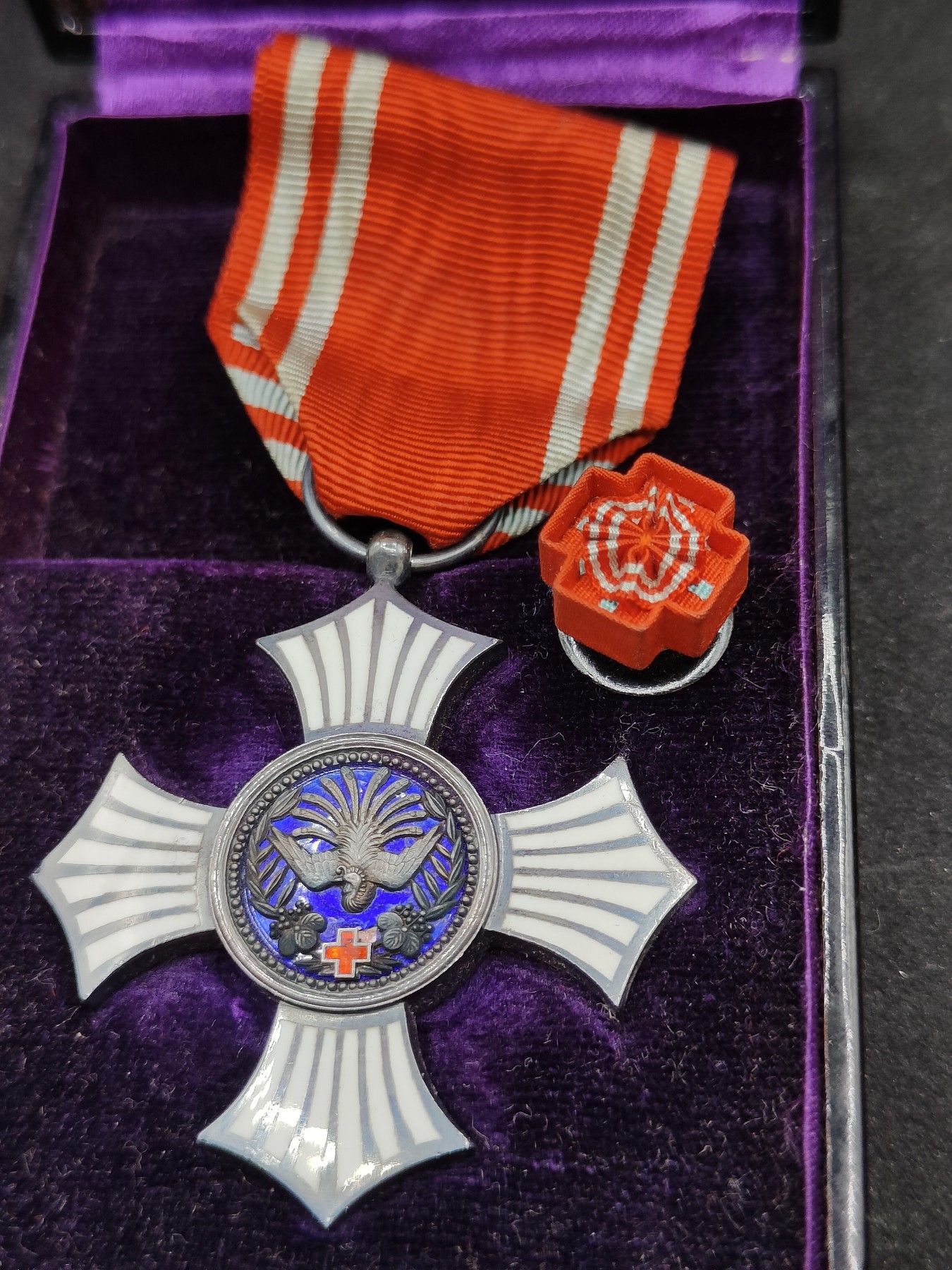 全场0元起拍 第86期 咸鱼国勋章拍卖专场 8月30日（周三）下午6：00开始 漆木盒 赤十字有功章 银制带略