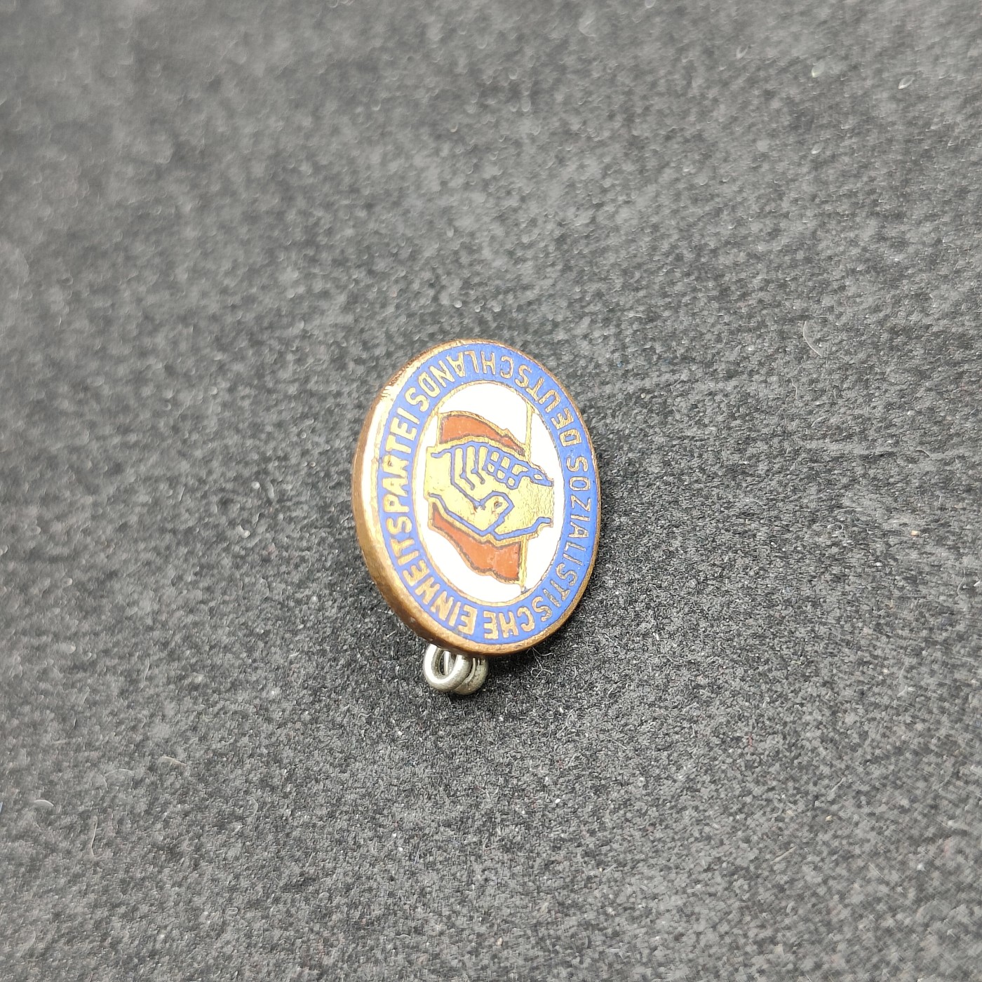 全场0元起拍 第86期 咸鱼国勋章拍卖专场 8月30日（周三）下午6：00开始 东德社会统一党珐琅党徽