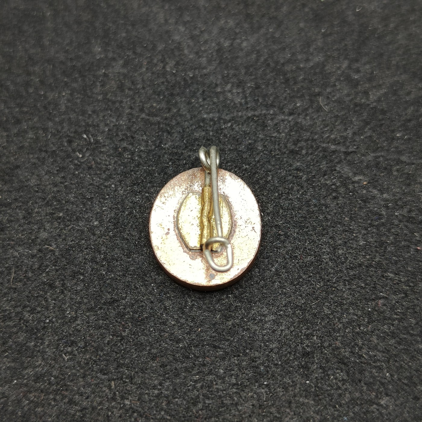 全场0元起拍 第86期 咸鱼国勋章拍卖专场 8月30日（周三）下午6：00开始 东德社会统一党珐琅党徽