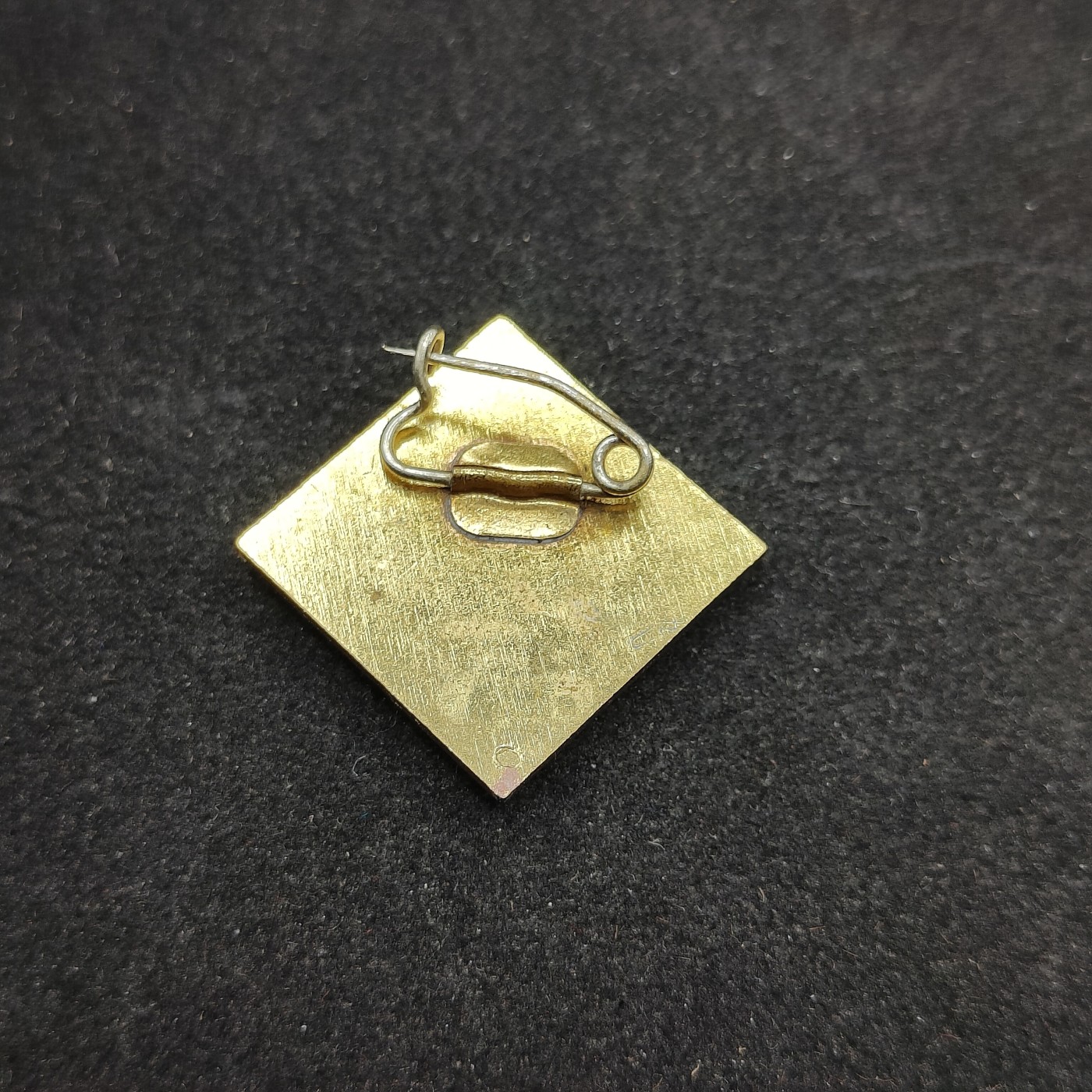 全场0元起拍 第86期 咸鱼国勋章拍卖专场 8月30日（周三）下午6：00开始 东德fdj帽徽样式奖章