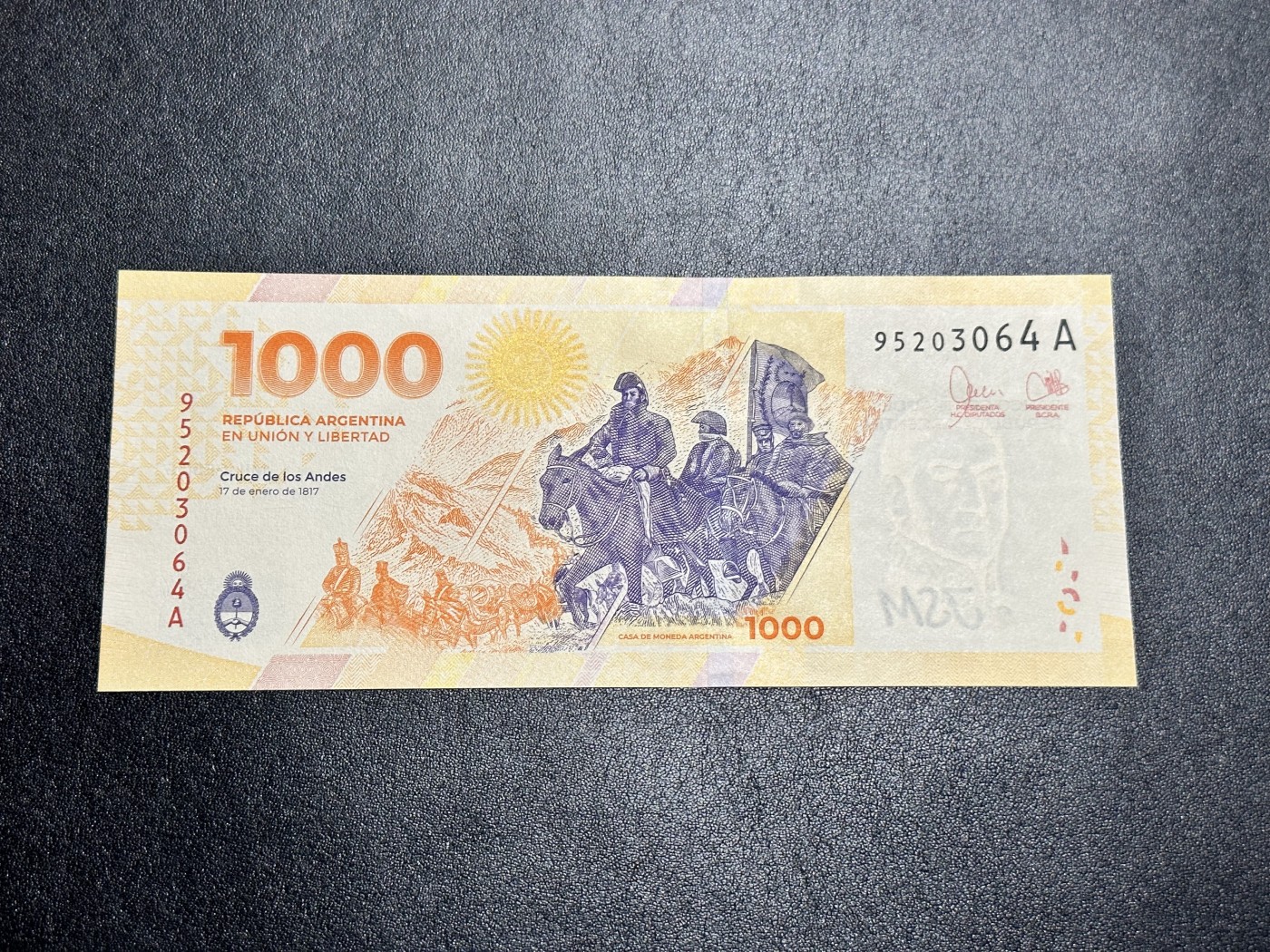 《外钞收藏家》第二百九十五期（连拍第三场） 阿根廷最新版1000 A冠 全新UNC