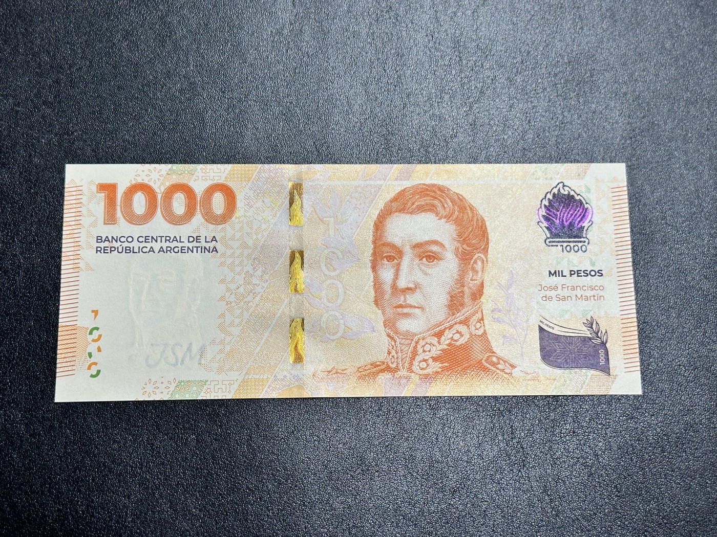 《外钞收藏家》第二百九十五期（连拍第三场） 阿根廷最新版1000 A冠 全新UNC