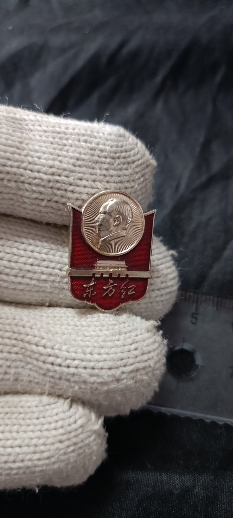 全场0起0押金！ 精品像章，红色文献！ 精品异形外文章！当时赠送给外国友人的