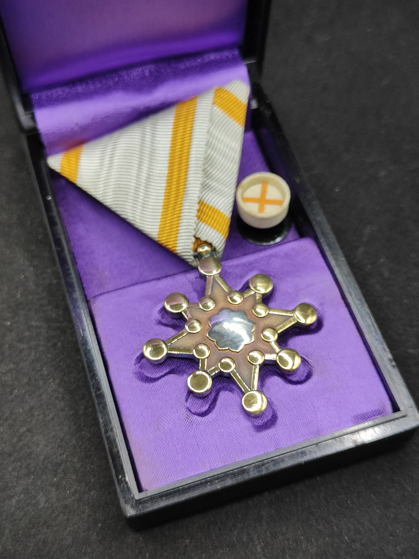 全场0元起拍 第86期 咸鱼国勋章拍卖专场 8月30日（周三）下午6：00开始 日本战后七瑞章 银制带盒略 鎏金完美