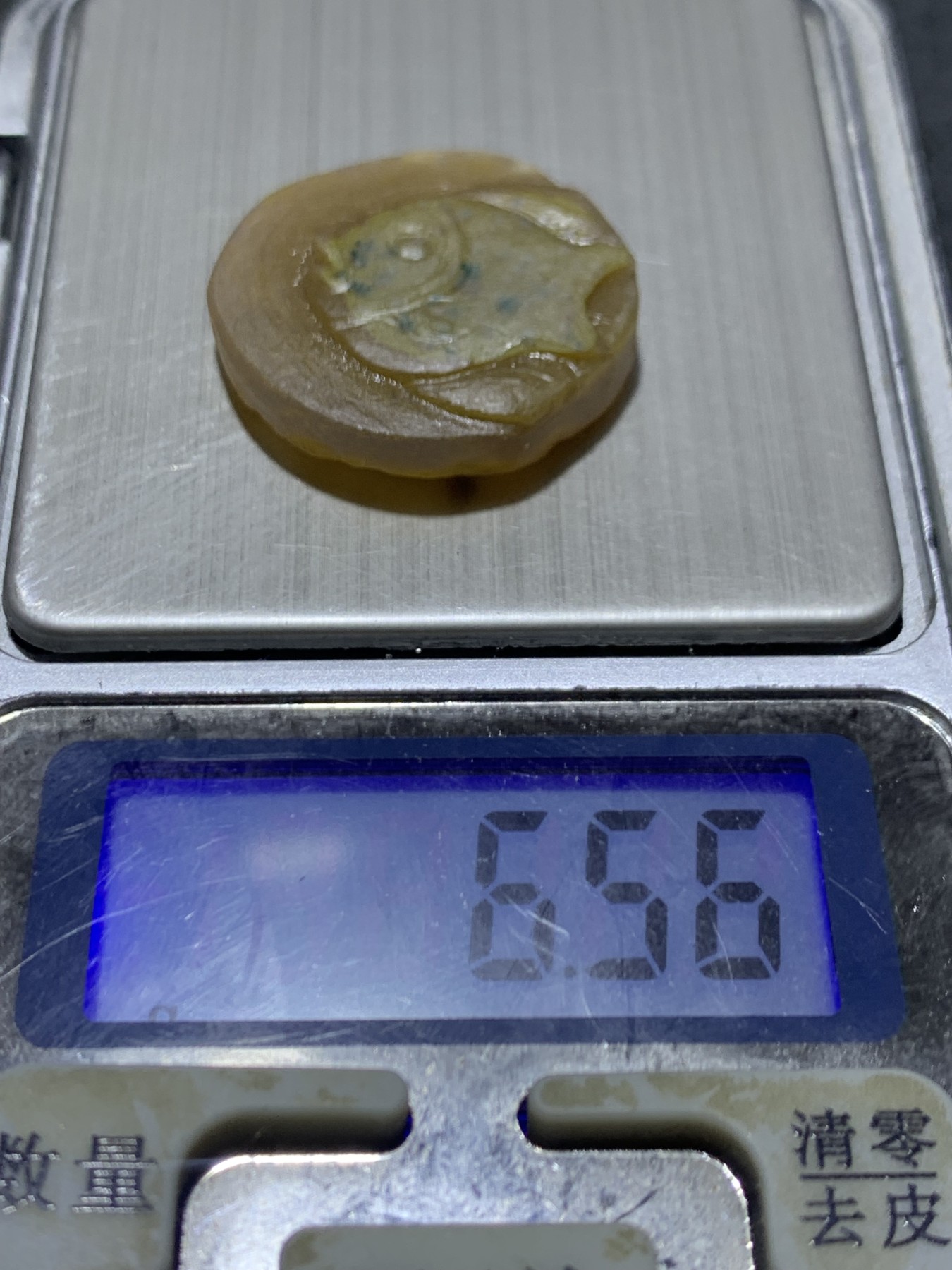 精美亚光高玉化冻料飘金沙绿沙双色沙蒙料战国红玛瑙手工俏色巧雕富贵有余吊坠一个！