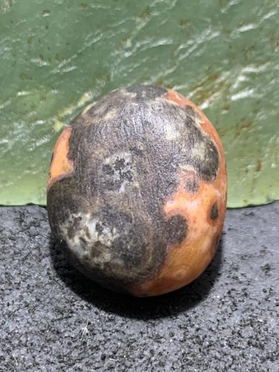 精美亚光高玉化原皮战国红玛瑙手工雕刻义字随形吊坠一颗！ 精美亚光高玉化原皮战国红玛瑙手工雕刻义字随形吊坠一颗！