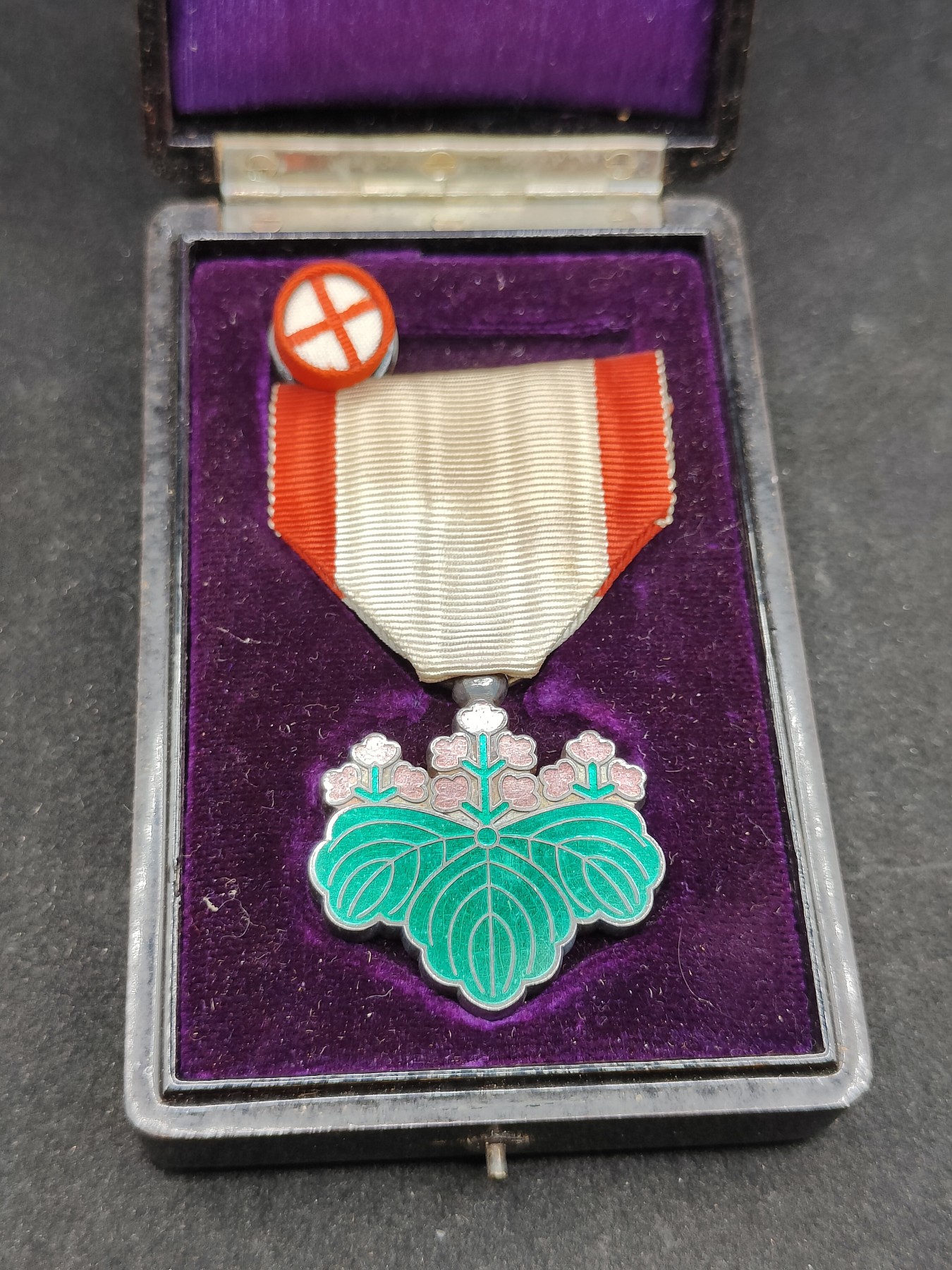 全场0元起拍 第86期 咸鱼国勋章拍卖专场 8月30日（周三）下午6：00开始 日本战时青叶章 银制带盒略 珐琅无损