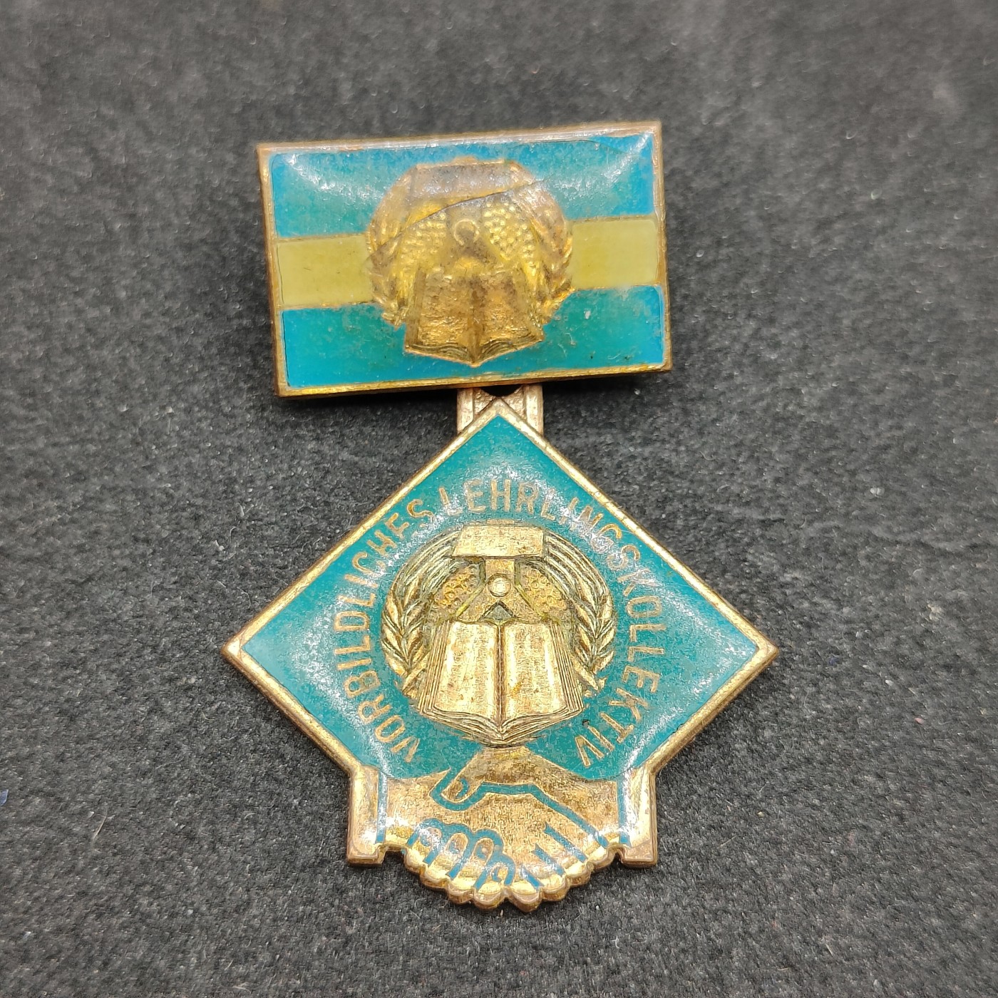 全场0元起拍 第86期 咸鱼国勋章拍卖专场 8月30日（周三）下午6：00开始 东德社會主義競賽模範學習集體獎章