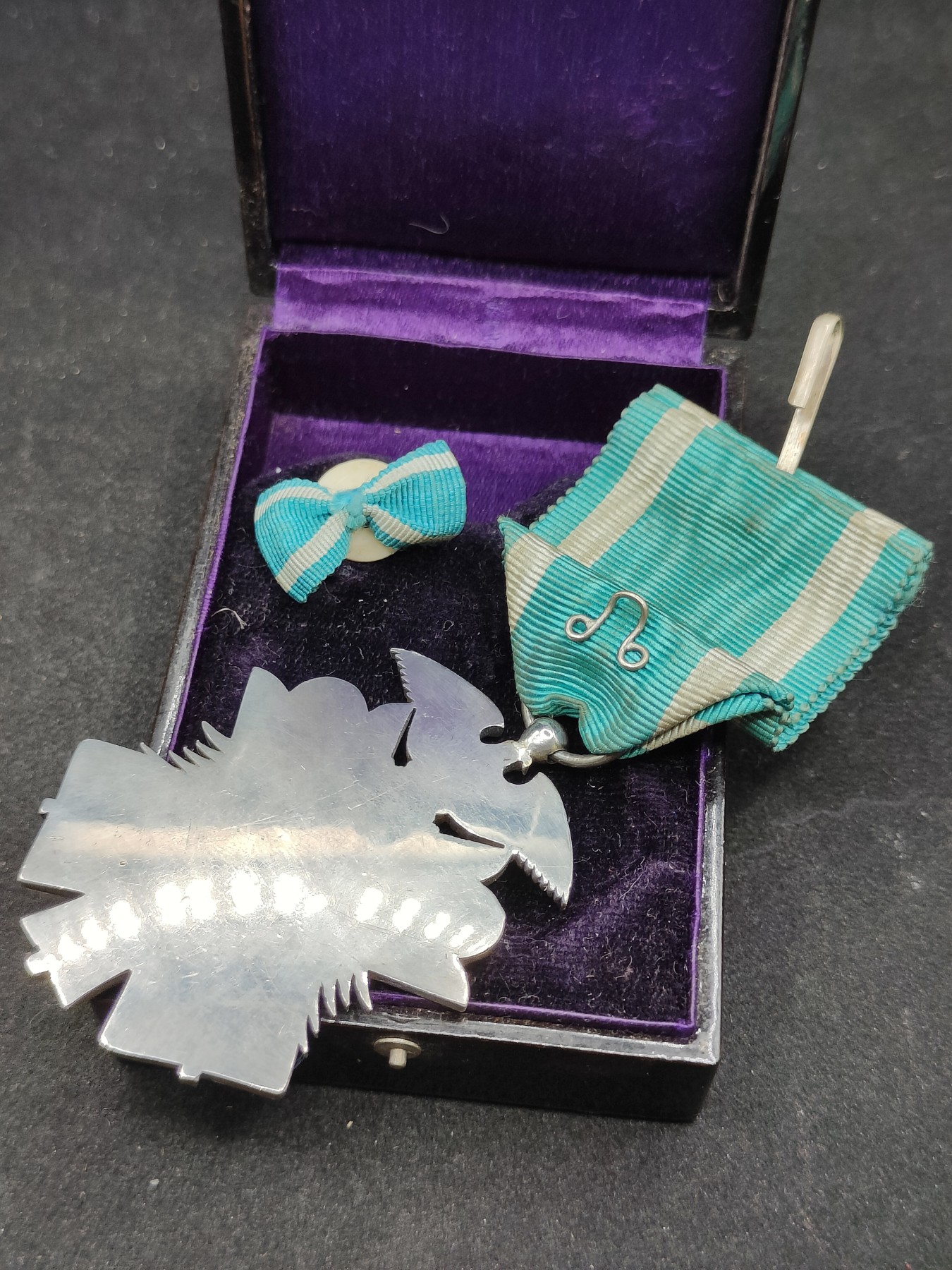 全场0元起拍 第86期 咸鱼国勋章拍卖专场 8月30日（周三）下午6：00开始 美品 日本明治时期 七级金鸱章 银制带盒略