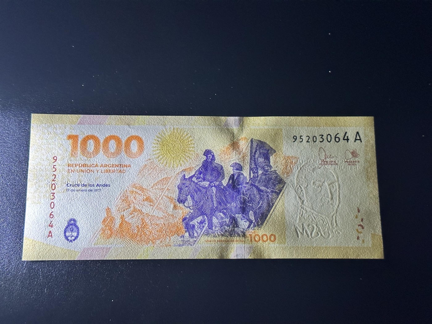 《外钞收藏家》第二百九十五期（连拍第三场） 阿根廷最新版1000 A冠 全新UNC