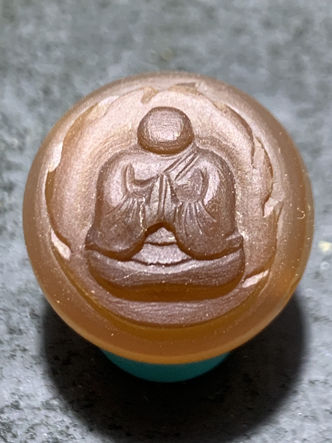 精美亚光高玉化巴西玛瑙手工俏色巧雕无相佛2.0圆珠一个！