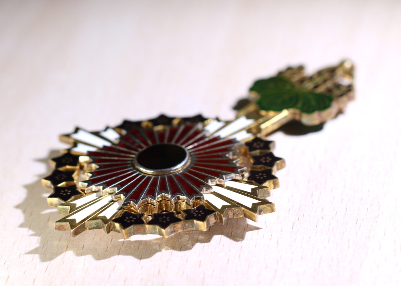 大猫徽章拍卖 第231期  勋一等桐花勋章 原盒 稀少 珐琅少许修复