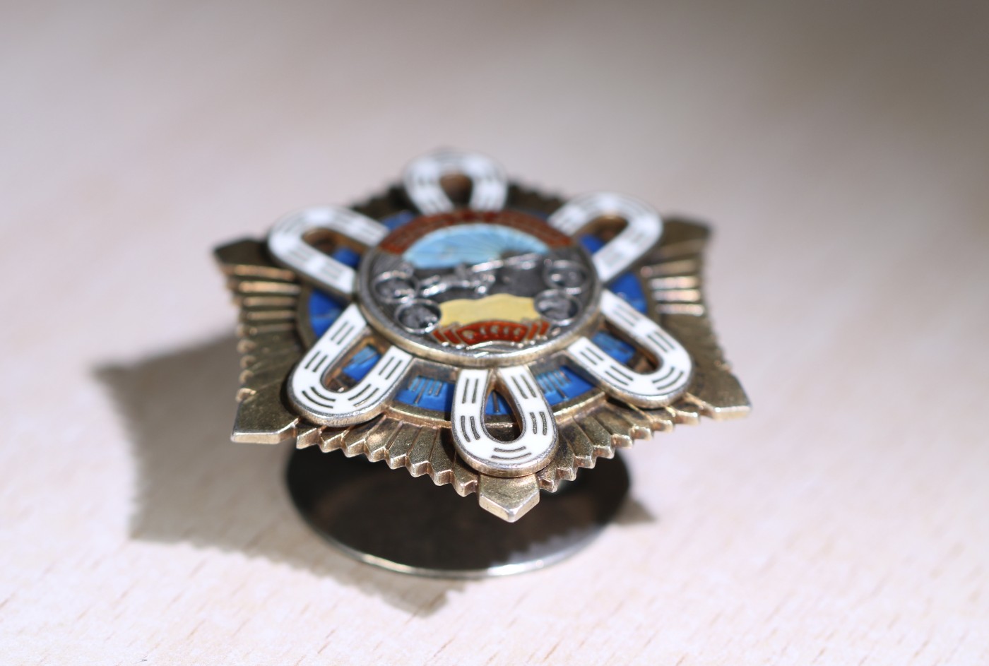 大猫徽章拍卖 第231期  蒙古🇲🇳老蒙文北极星勋章 原配银轮