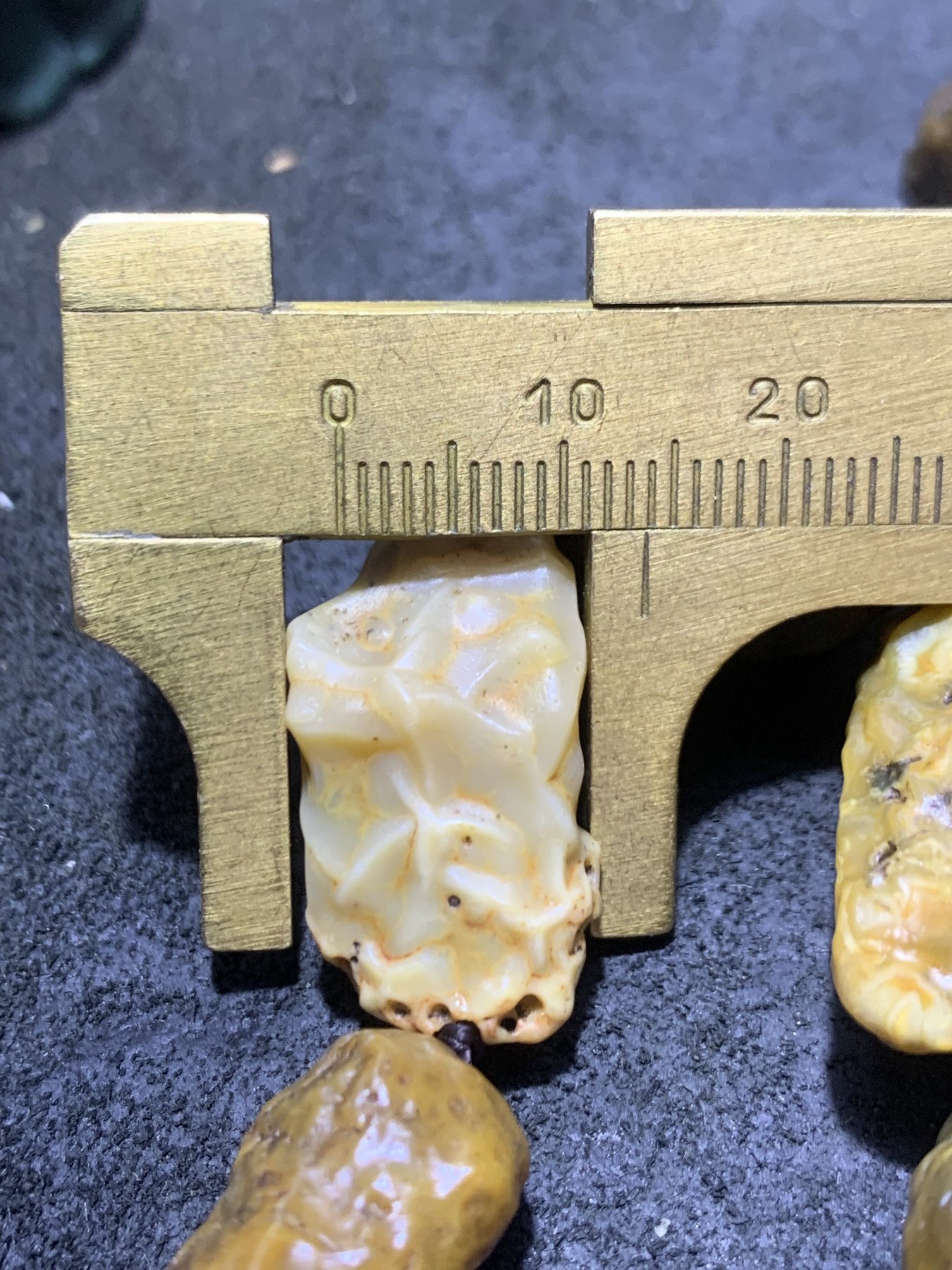 精美阿拉善管状筋脉石原石手工编织手串一条，