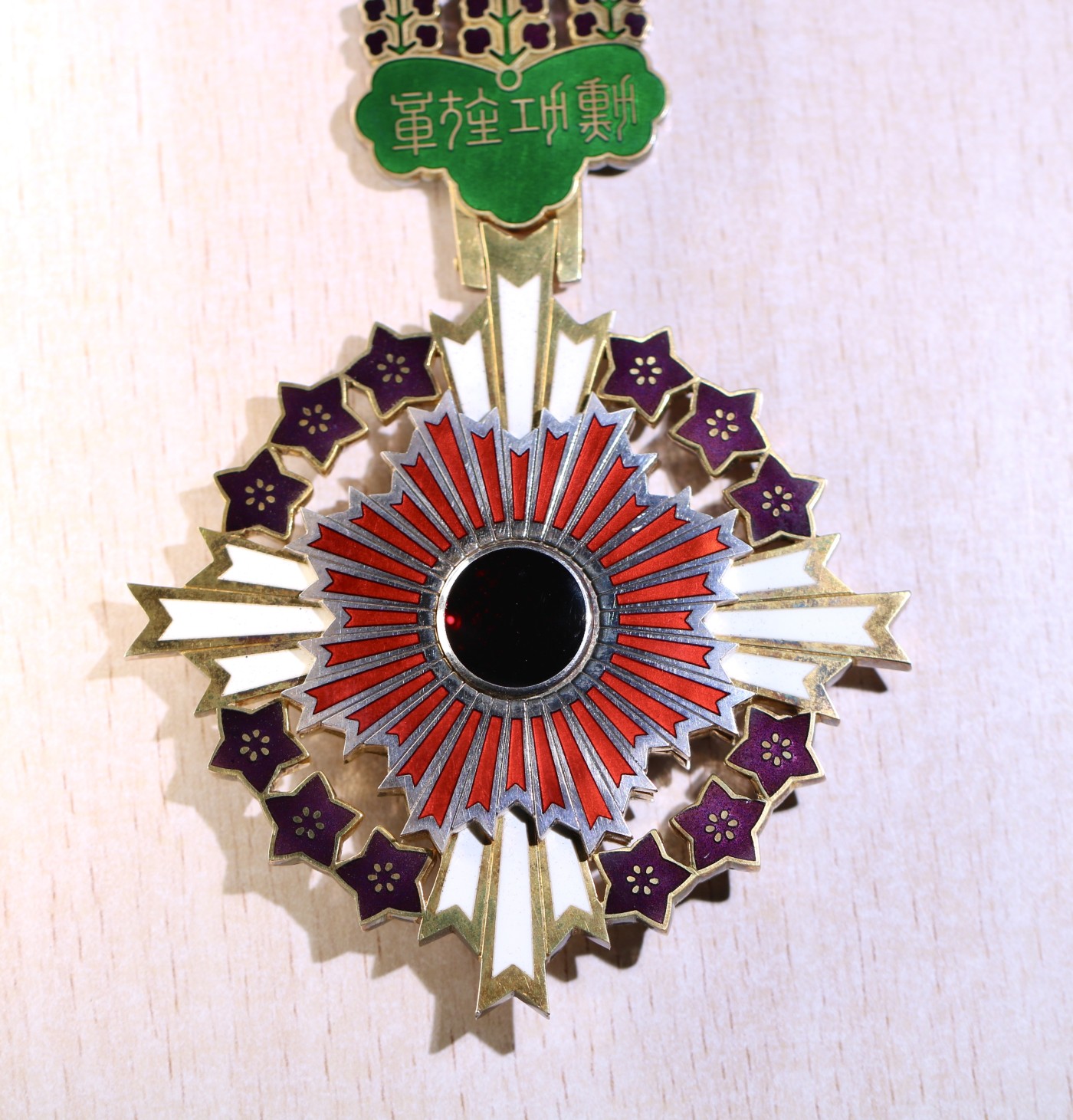 大猫徽章拍卖 第231期  勋一等桐花勋章 原盒 稀少 珐琅少许修复