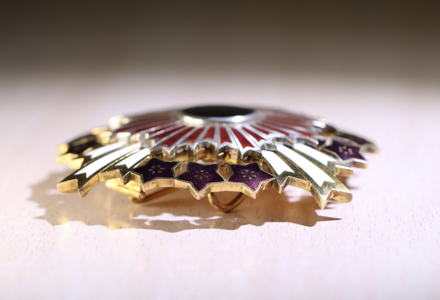 大猫徽章拍卖 第231期  勋一等桐花勋章 原盒 稀少 珐琅少许修复