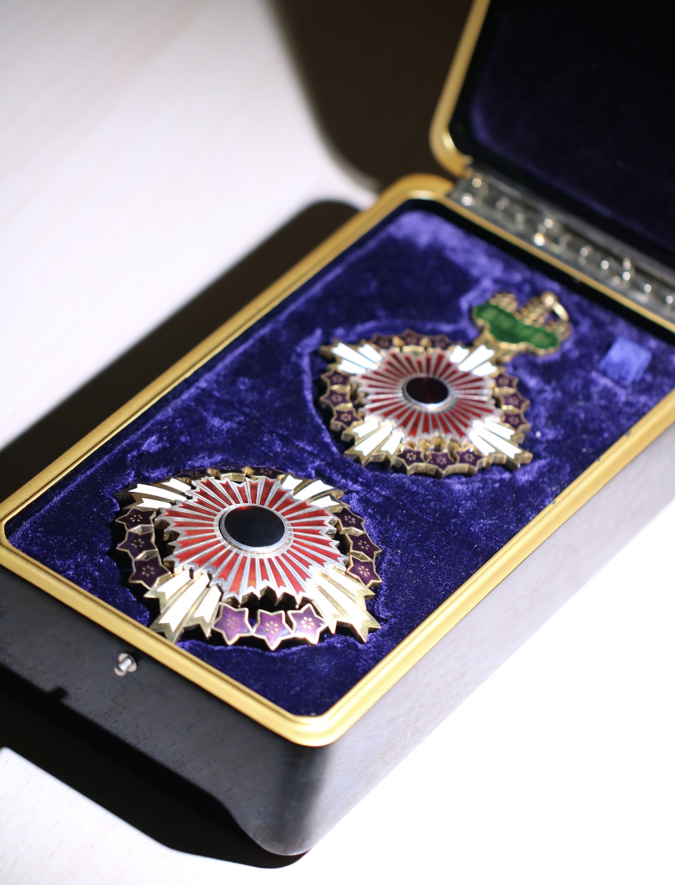 大猫徽章拍卖 第231期  勋一等桐花勋章 原盒 稀少 珐琅少许修复