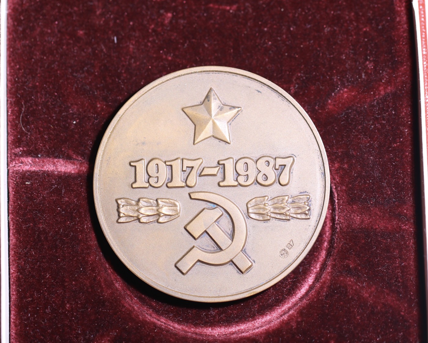 大猫徽章拍卖 第231期  苏联克格勃70周年纪念大铜章 原盒好品