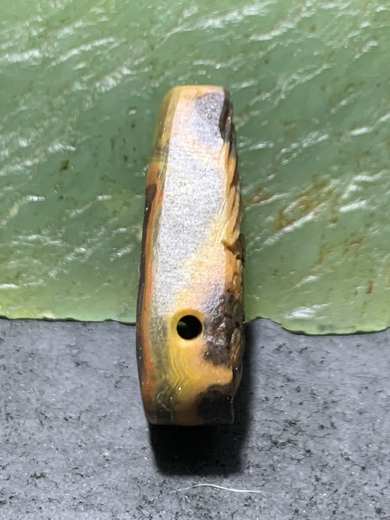 精美亚光战国红玛瑙手工俏色巧雕富贵有鱼随形一体佛头三通一个，