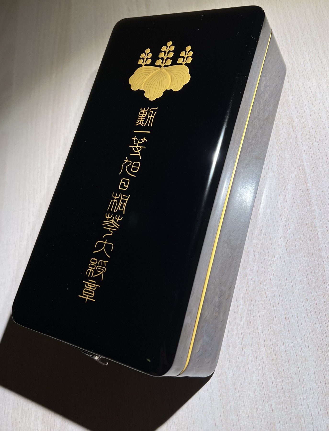 大猫徽章拍卖 第231期  勋一等桐花勋章 原盒 稀少 珐琅少许修复