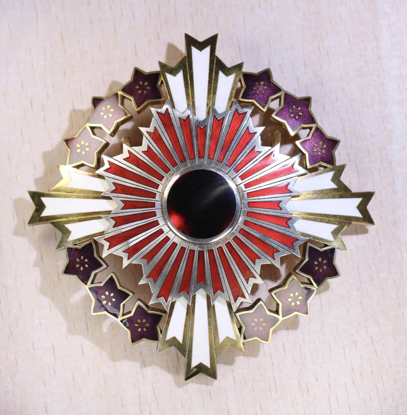 大猫徽章拍卖 第231期  勋一等桐花勋章 原盒 稀少 珐琅少许修复