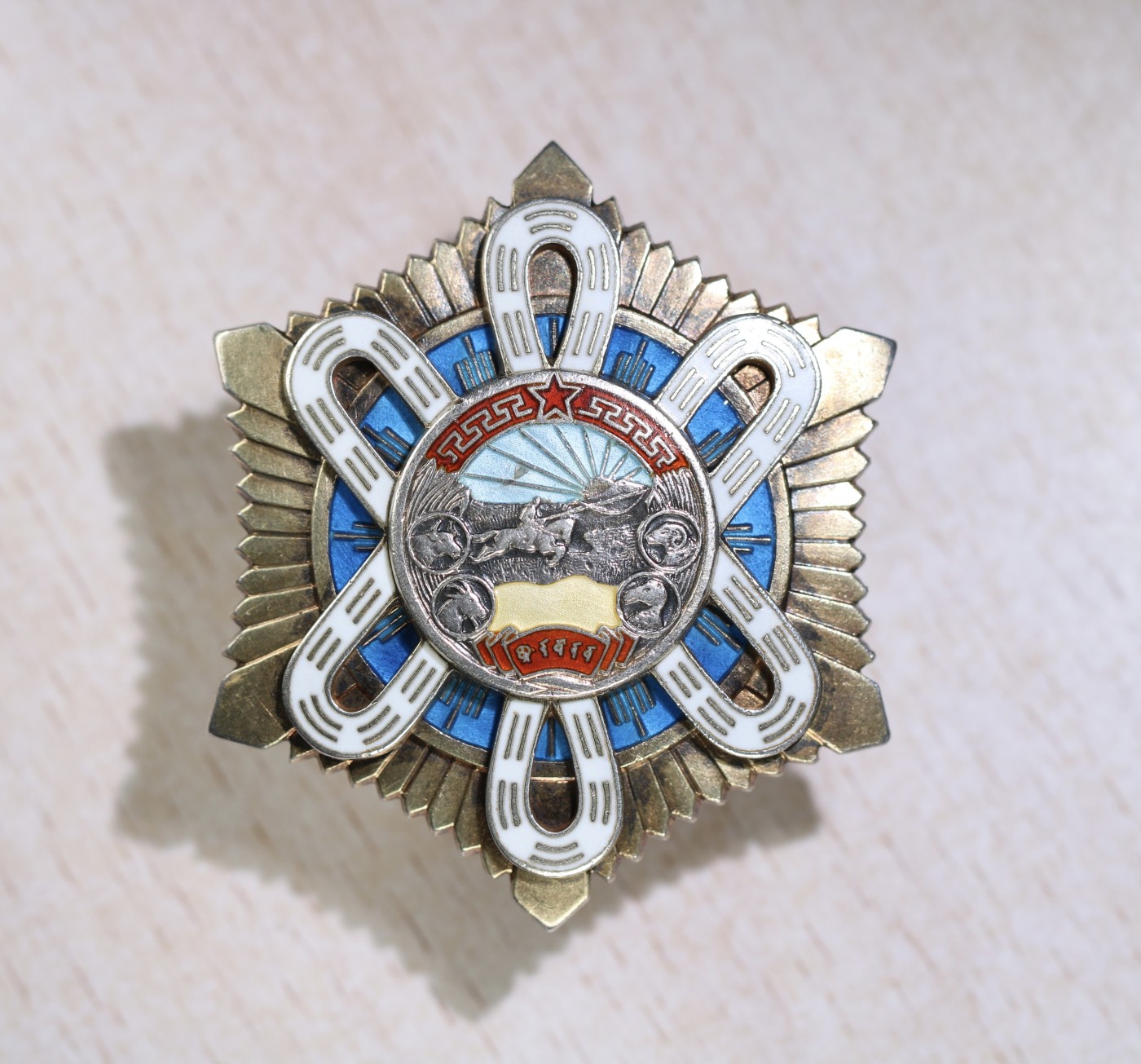 大猫徽章拍卖 第231期  蒙古🇲🇳老蒙文北极星勋章 原配银轮