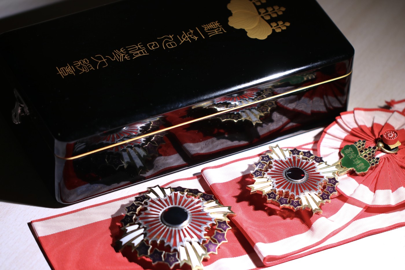 大猫徽章拍卖 第231期  勋一等桐花勋章 原盒 稀少 珐琅少许修复